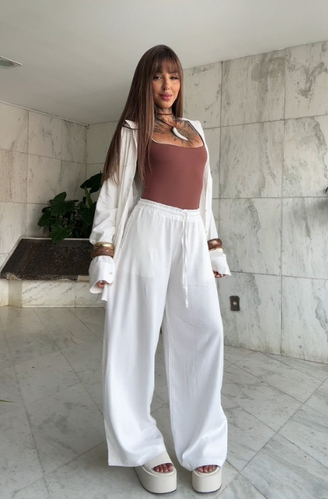 Calça MARÉ-  feminina baggy oversize  em tecido linho misto