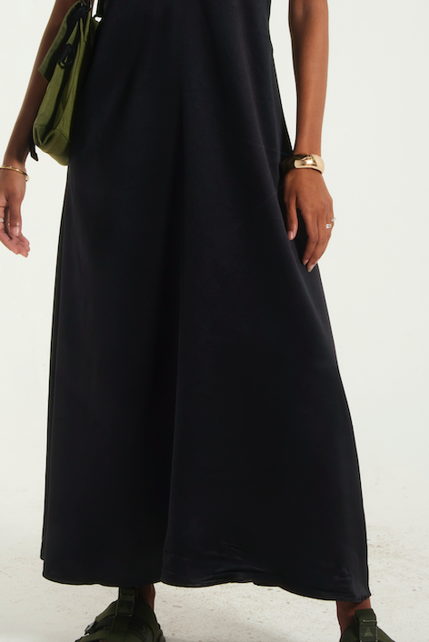 Vestido longo casual street costas abertas edecote em V