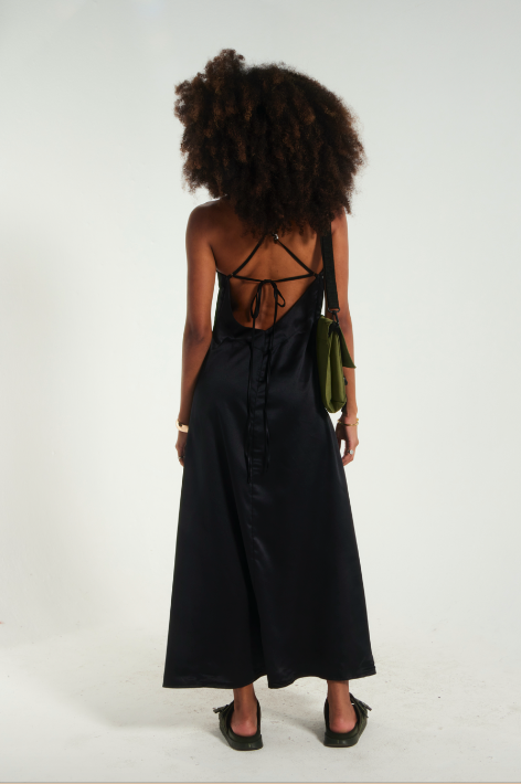 Vestido longo casual street costas abertas edecote em V