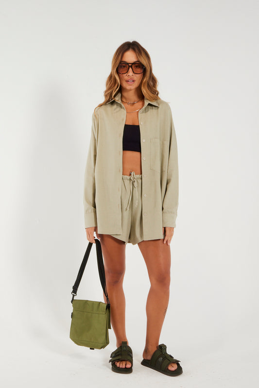 Camisa Orla- feminina oversize em tecido linho misto