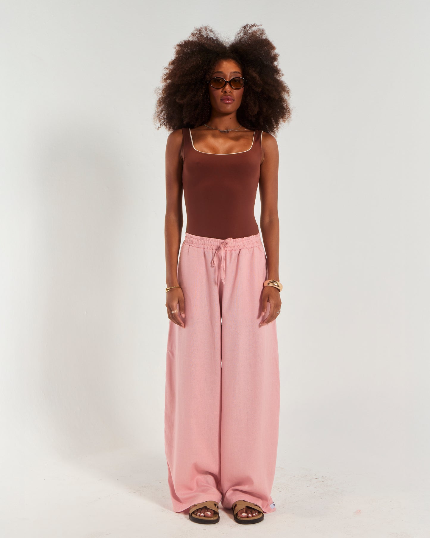 Calça MARÉ-  feminina baggy oversize  em tecido linho misto